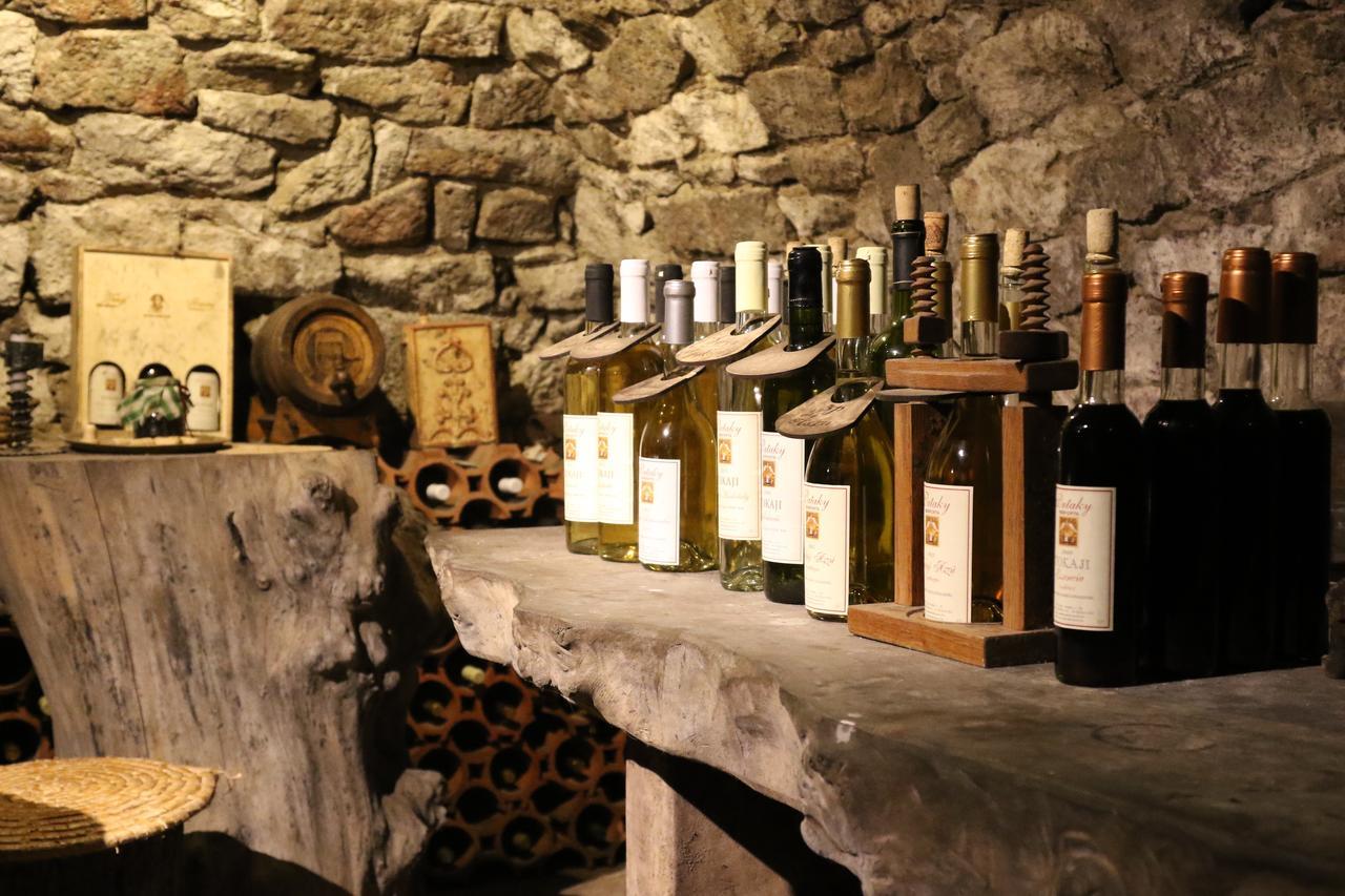 타칼 Pataky Borporta B&B 외부 사진